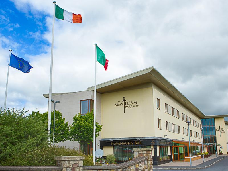 Mcwilliam Park Hotel Claremorris Exterior foto
